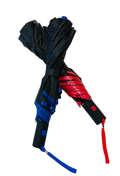 Parapluie pliable BAnQ, noir avec bordure bleue.